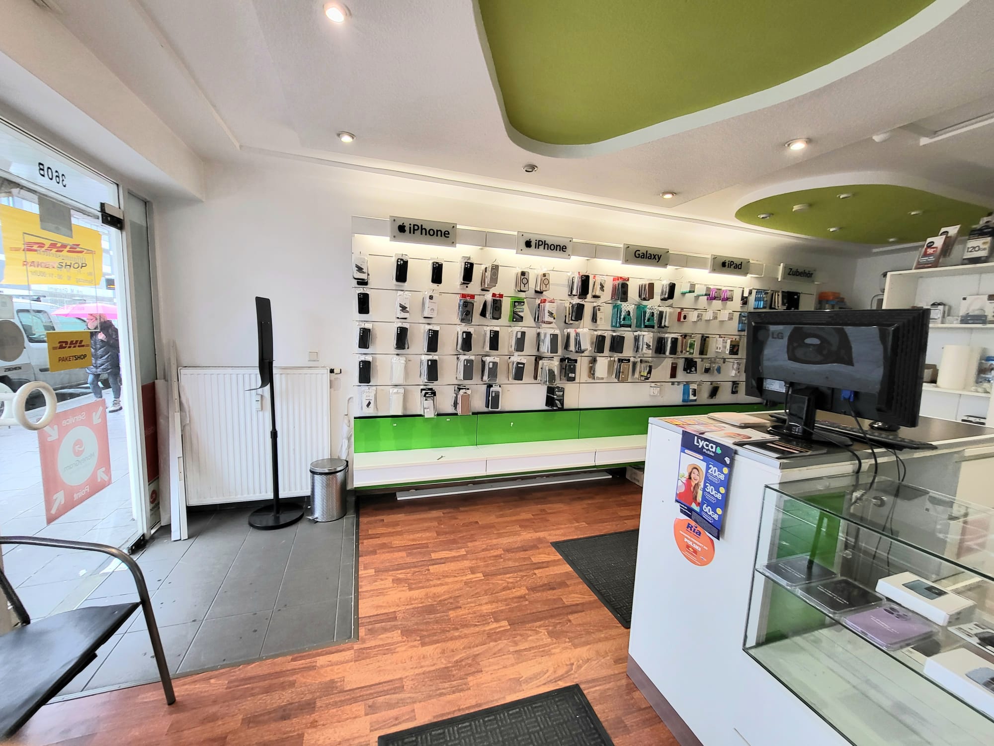 Handy Reparatur Düsseldorf – Techniker repariert Smartphone bei Fix My Handy